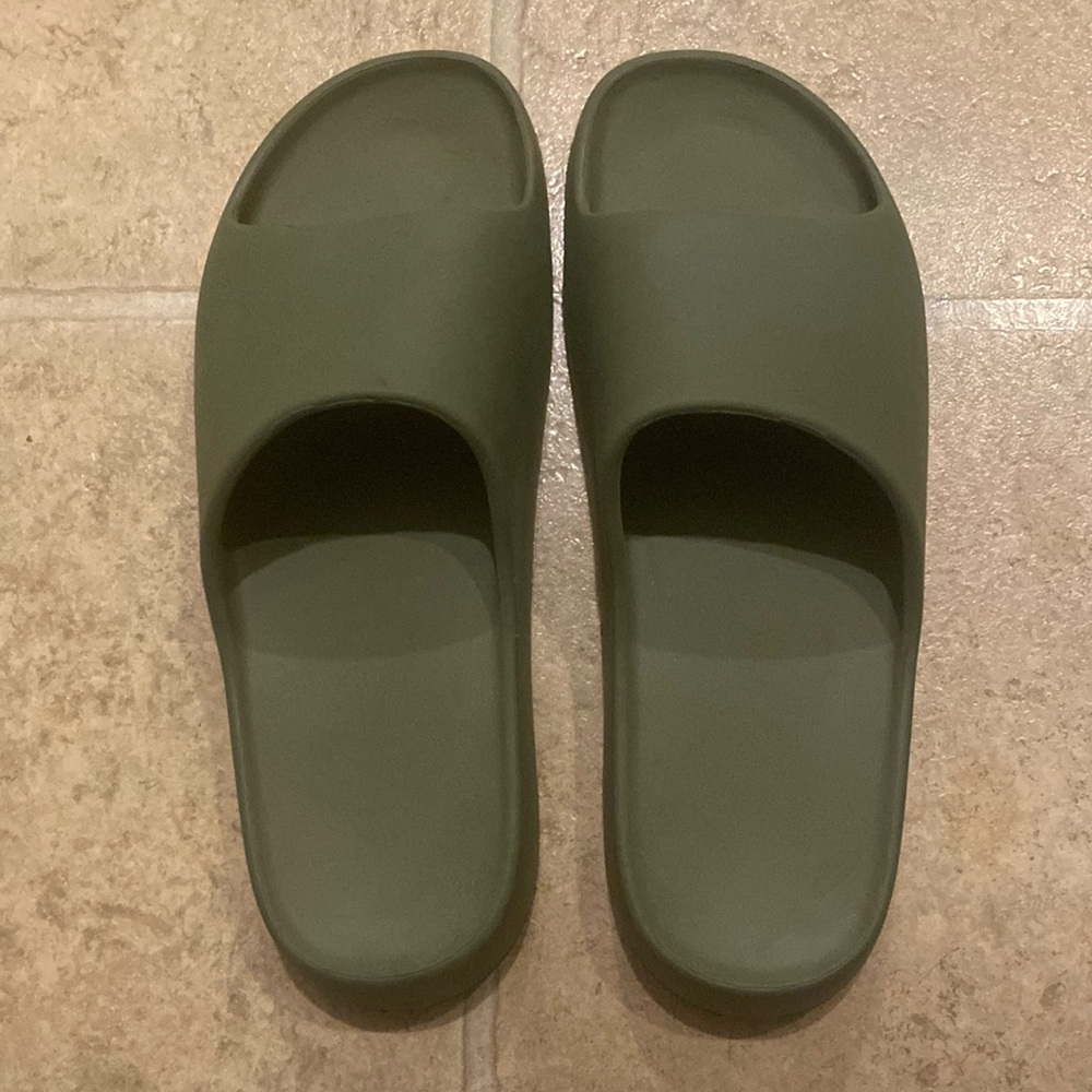 VRST dark green slides from Dick’s size 10